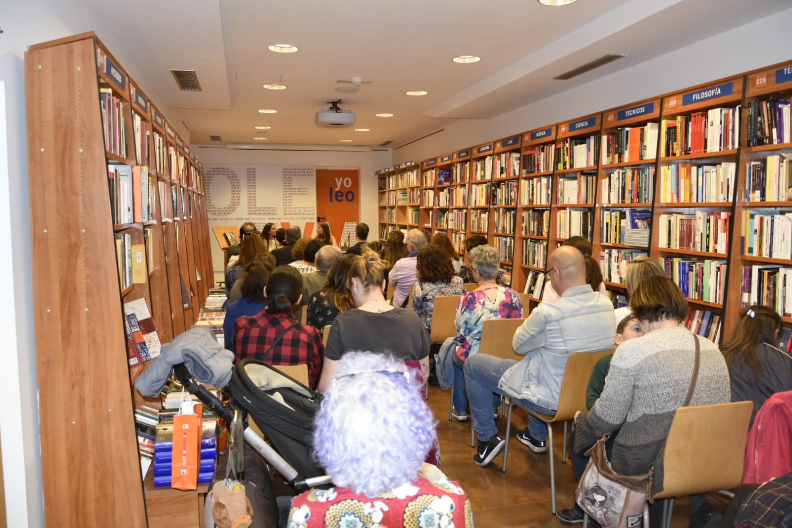 PRESENTACIONES, FIRMAS Y RESEÑAS  DE "LAS BATALLAS SILENCIADAS" de Nieves Muñoz